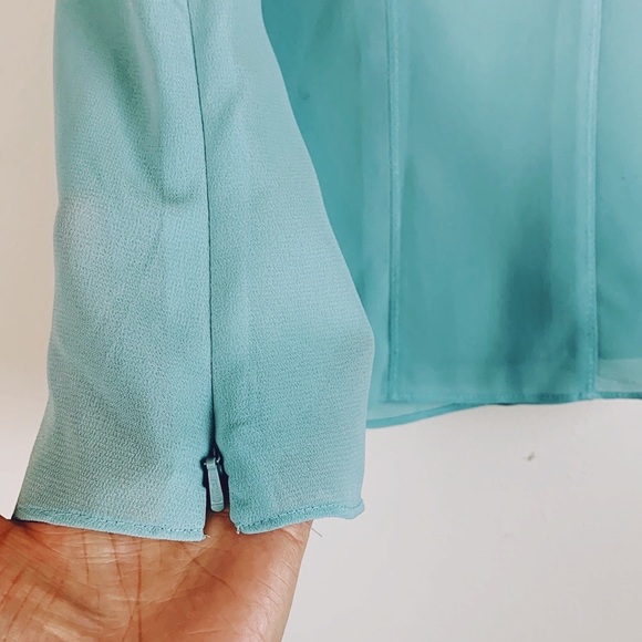 Access by Liz Claiborne V Neck Blouse- Sz - 6 - Picture 5 of 6